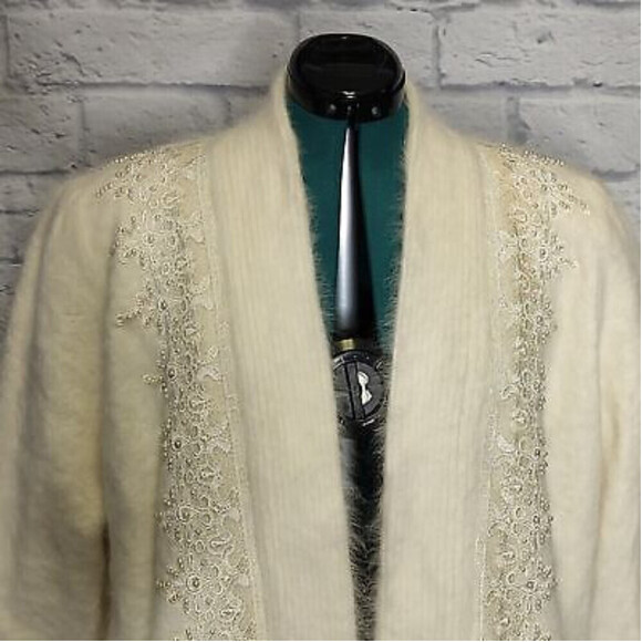 Vintage Adore Women's cream angora rabbit fur embroidered pearl detail Coat Sz M - Picture 2 of 11